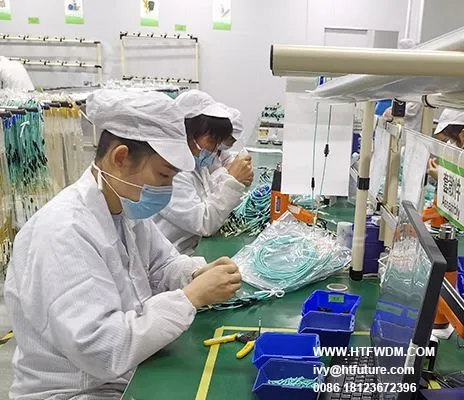 ما هو موصل كابل الألياف؟